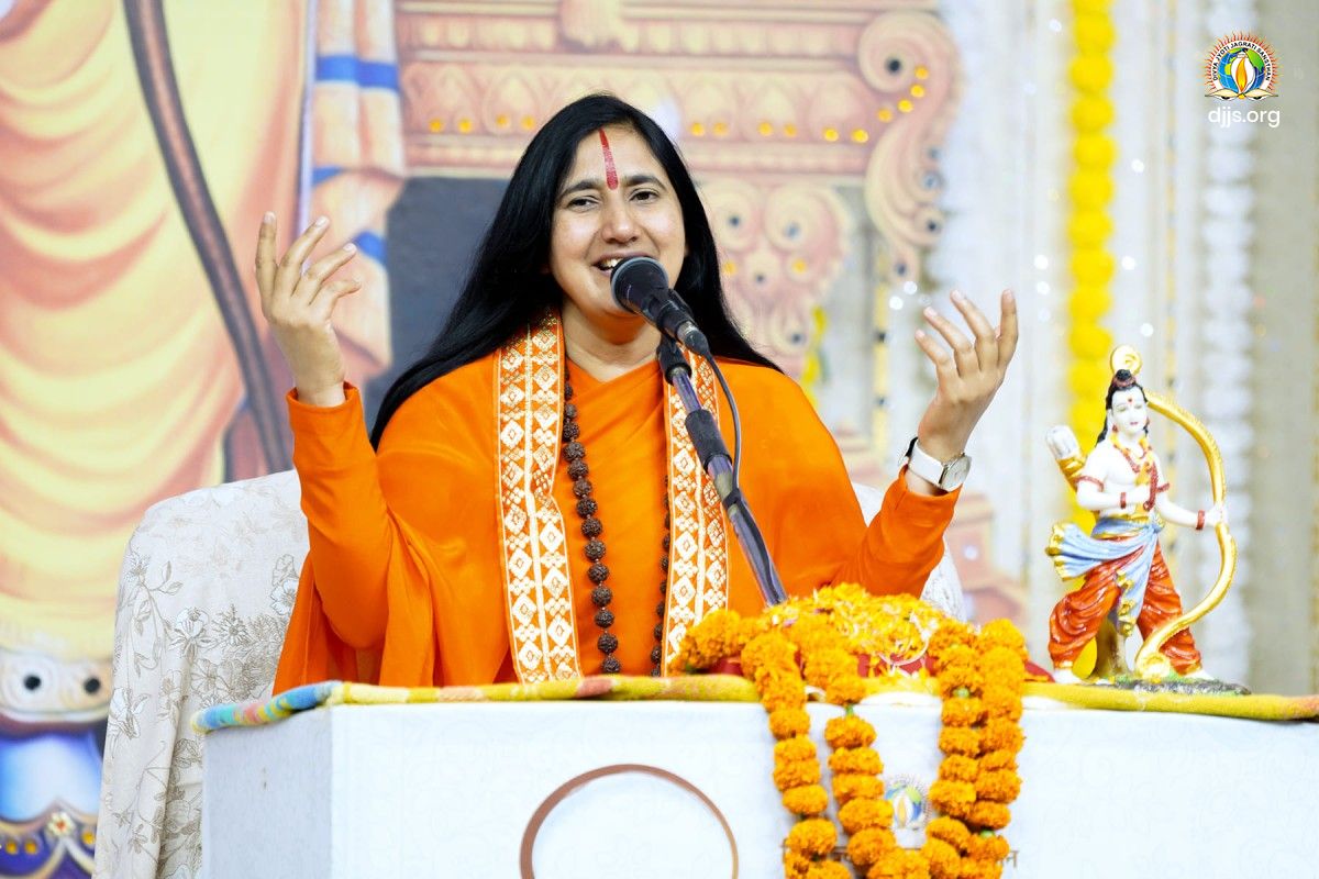 Shri Ram Katha program presented virtues and ideals of Lord Ram in