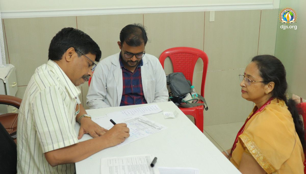 A&U Tibbia College joined hands with DJJS Aarogya to bring much-needed healthcare relief to the surrounding villages of Divya Dham Ashram, Kutubgarh