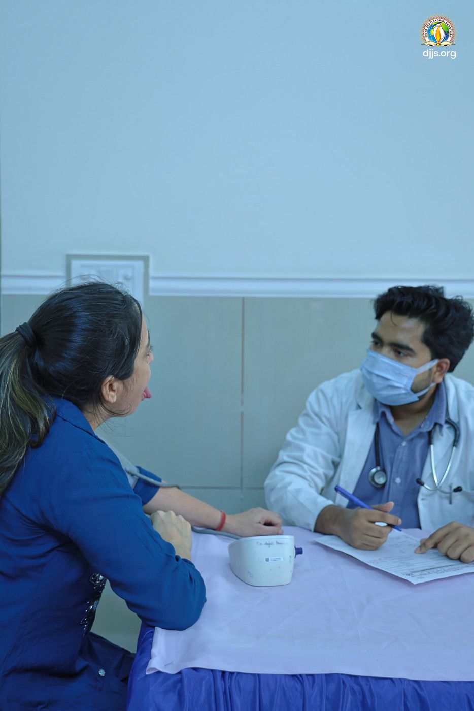 A&U Tibbia College joined hands with DJJS Aarogya to bring much-needed healthcare relief to the surrounding villages of Divya Dham Ashram, Kutubgarh