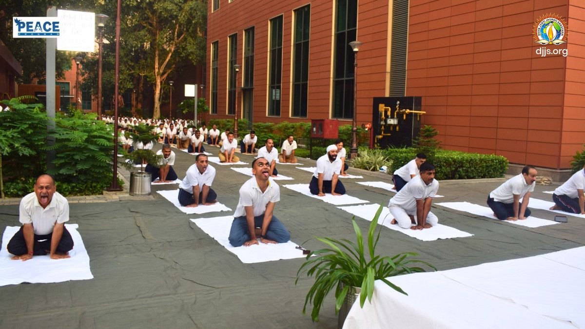 PEACE Program Yoga Workshop at Defence Ministry Inspires Army Officials