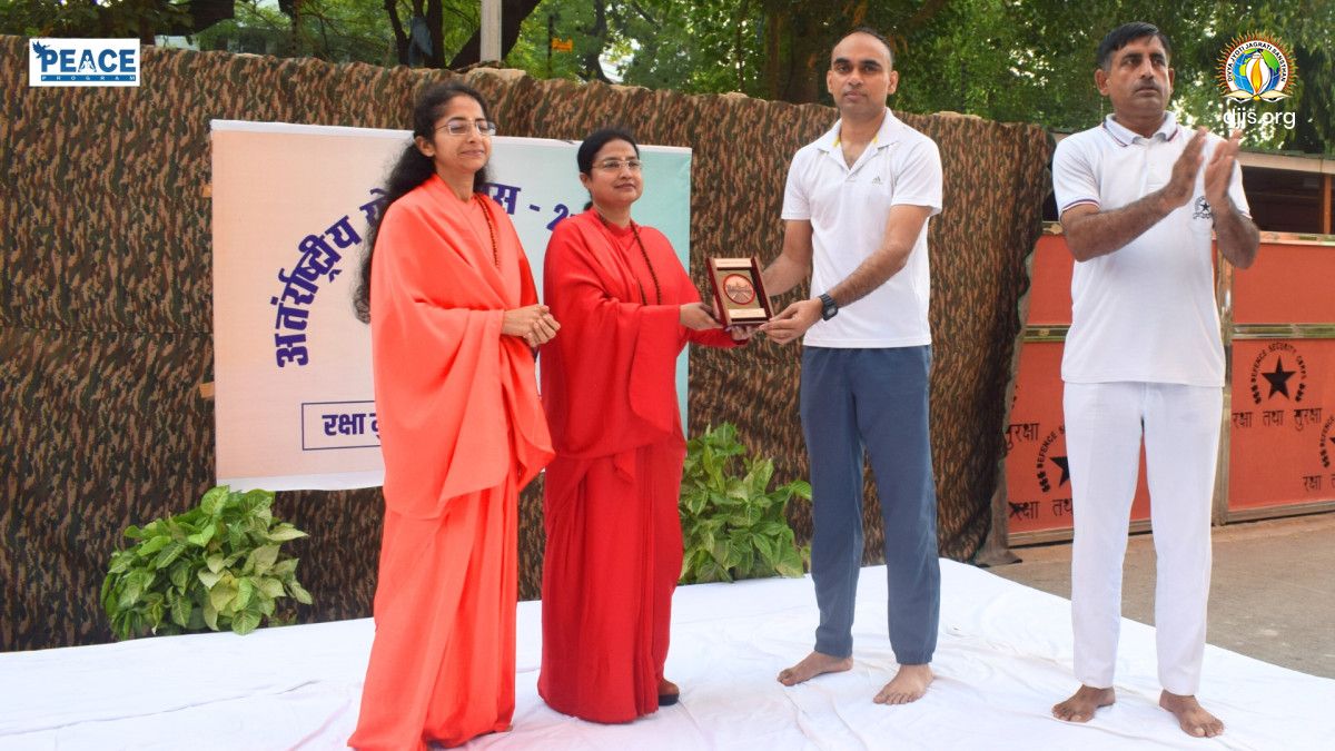PEACE Program Yoga Workshop at Defence Ministry Inspires Army Officials