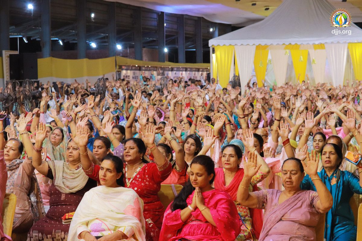 Shrimad Bhagwat Katha proclaiming astonishing Divine Solution to devotees in Sirsa, Haryana