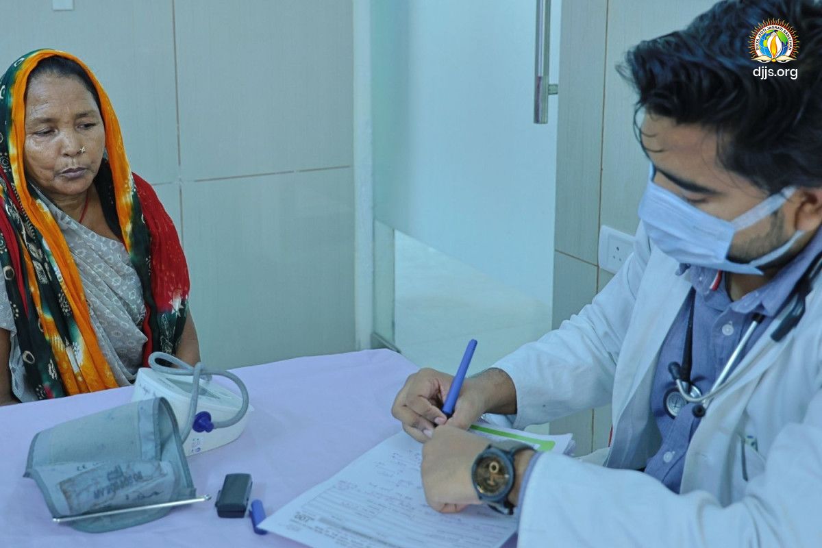With 460 Camps, OPDs and 13,921 beneficiaries, Divya Dham Centre has been a hub for free Health Care Services to the 66+ nearby villages under DJJS Aarogya